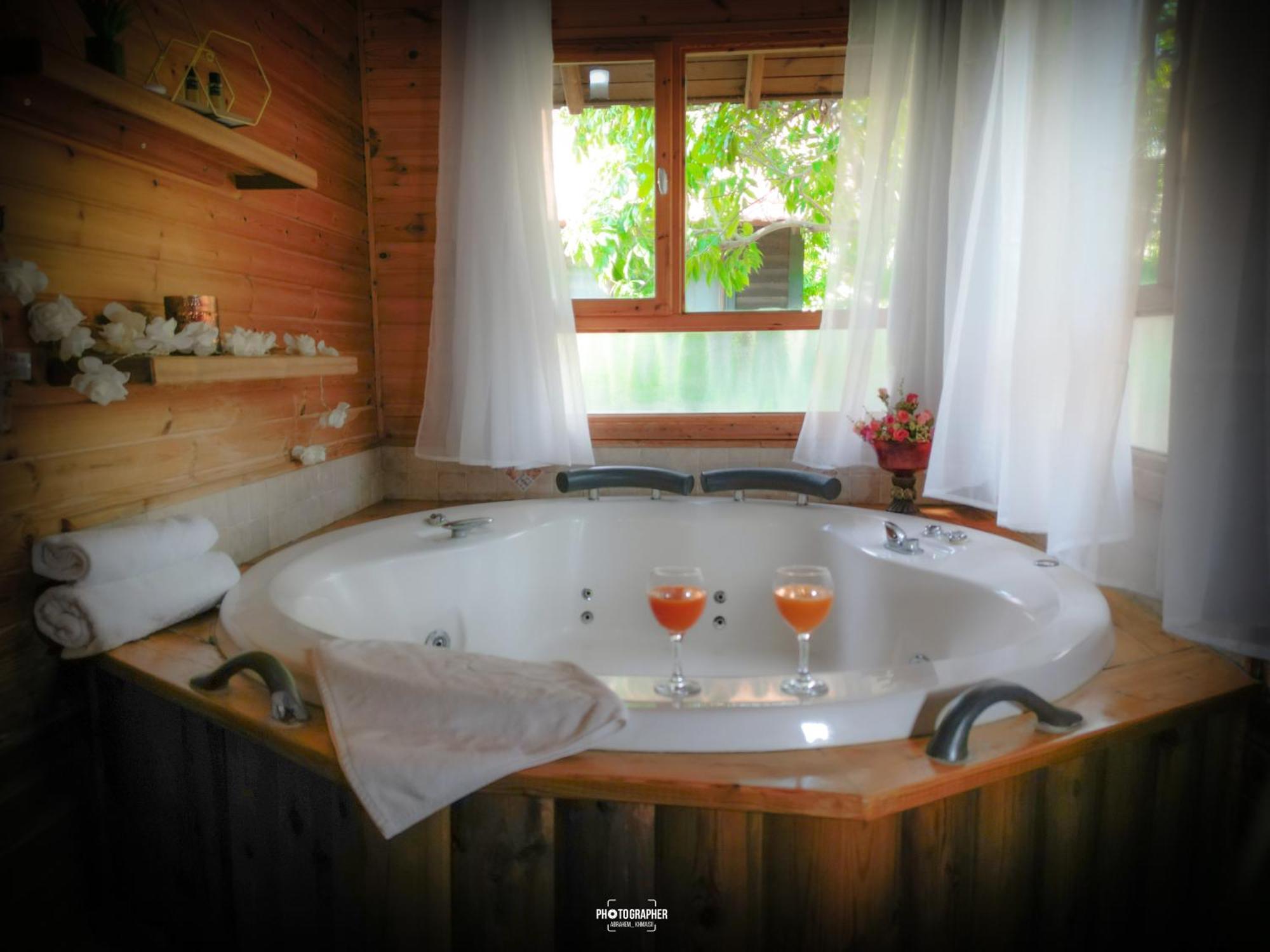 The Wooden Rose Cabins Bezet Стая снимка