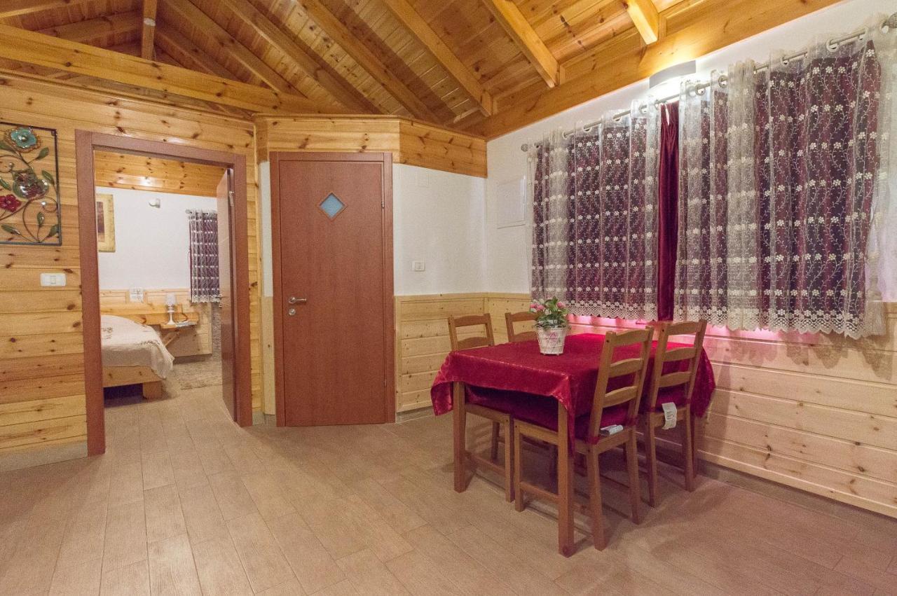 The Wooden Rose Cabins Bezet Екстериор снимка